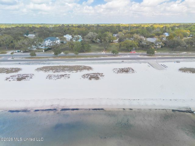 660 E Beach Boulevard, Gulfport, MS 39501