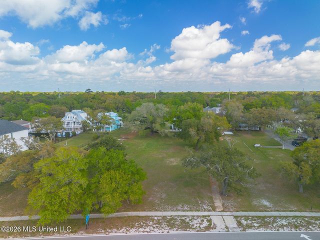 660 E Beach Boulevard, Gulfport, MS 39501