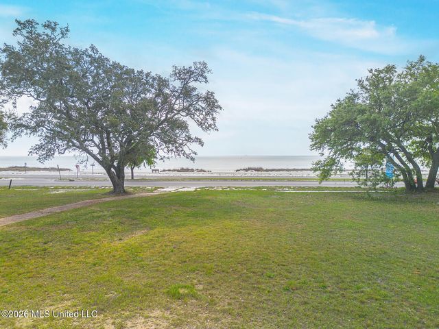 660 E Beach Boulevard, Gulfport, MS 39501