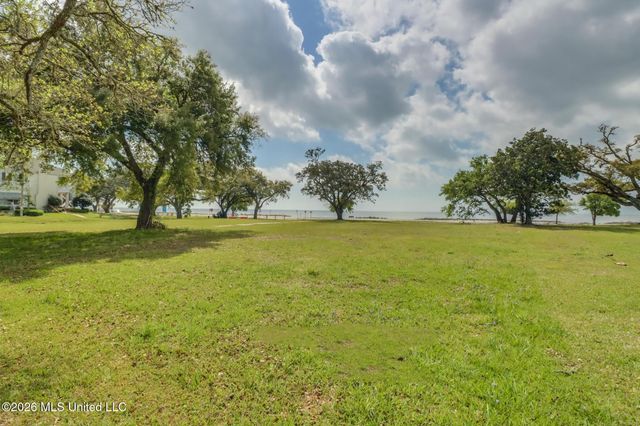 660 E Beach Boulevard, Gulfport, MS 39501