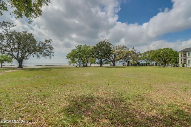 660 E Beach Boulevard, Gulfport, MS 39501