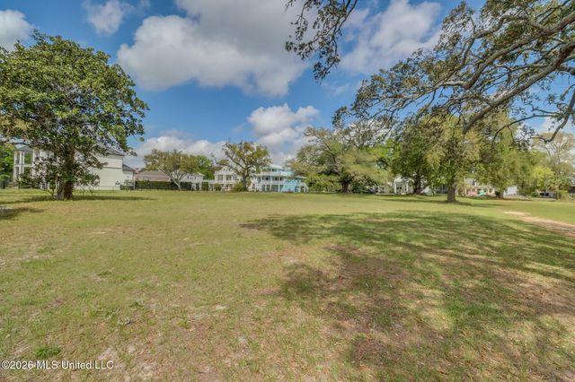660 E Beach Boulevard, Gulfport, MS 39501