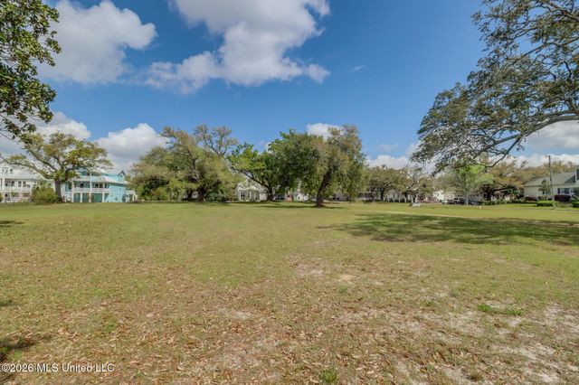 660 E Beach Boulevard, Gulfport, MS 39501