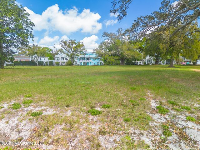 660 E Beach Boulevard, Gulfport, MS 39501