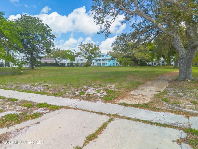 660 E Beach Boulevard, Gulfport, MS 39501