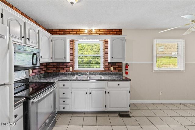 202 Forrest Drive, Jonesborough, TN 37659