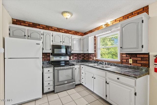 202 Forrest Drive, Jonesborough, TN 37659