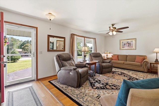 W277S8935 Hilltop LANE, Mukwonago, WI 53149