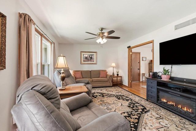 W277S8935 Hilltop LANE, Mukwonago, WI 53149