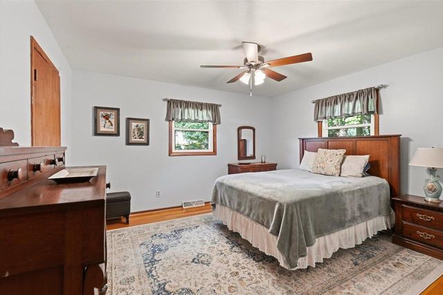 W277S8935 Hilltop LANE, Mukwonago, WI 53149