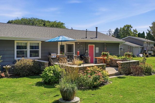W277S8935 Hilltop LANE, Mukwonago, WI 53149