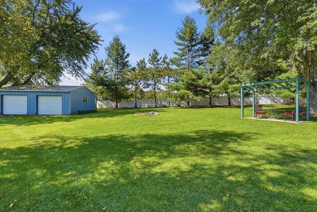 W277S8935 Hilltop LANE, Mukwonago, WI 53149