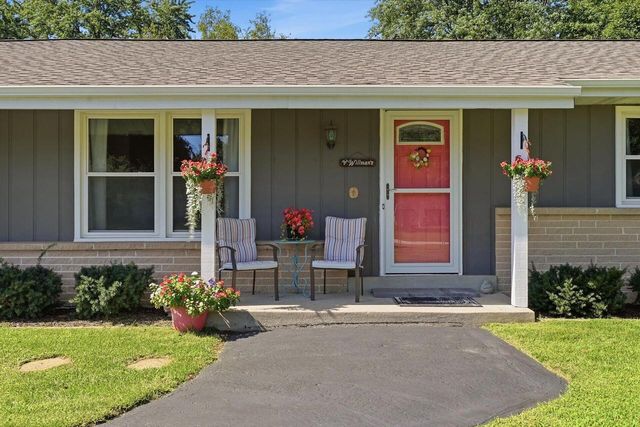 W277S8935 Hilltop LANE, Mukwonago, WI 53149