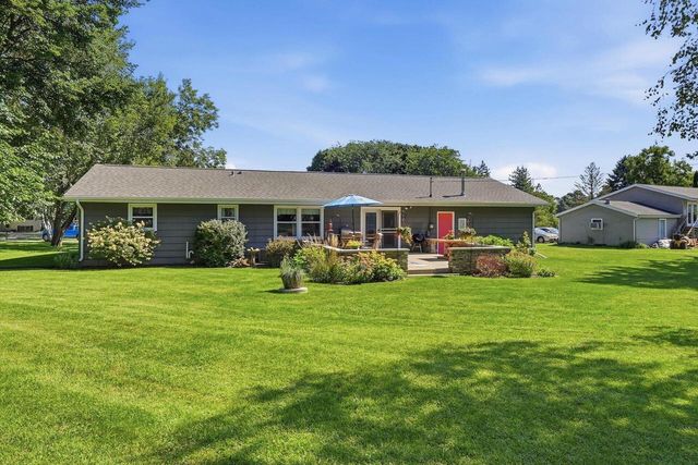 W277S8935 Hilltop LANE, Mukwonago, WI 53149