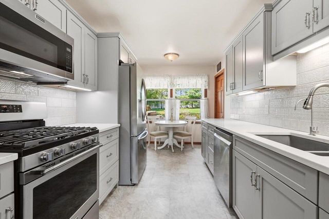 W277S8935 Hilltop LANE, Mukwonago, WI 53149