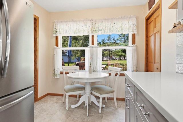 W277S8935 Hilltop LANE, Mukwonago, WI 53149