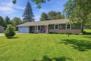 W277S8935 Hilltop LANE, Mukwonago, WI 53149