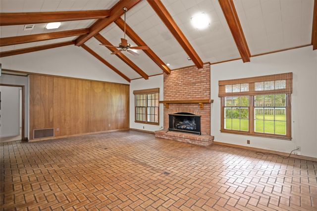 900 Wildbriar Drive, Lufkin, TX 75904