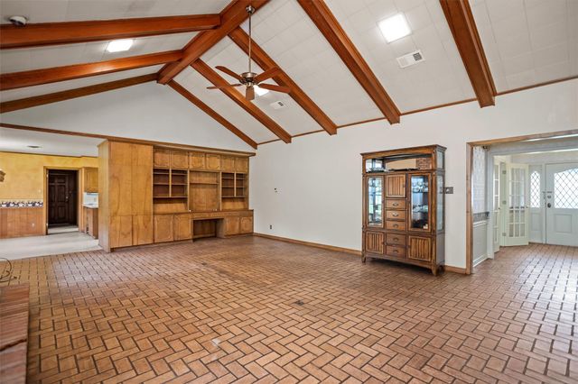 900 Wildbriar Drive, Lufkin, TX 75904