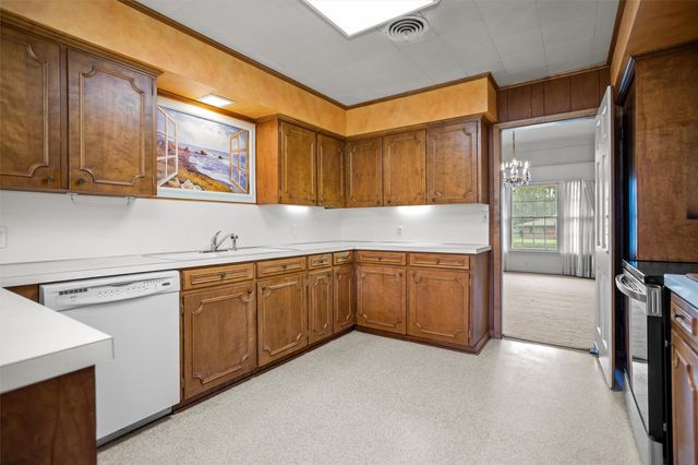 900 Wildbriar Drive, Lufkin, TX 75904