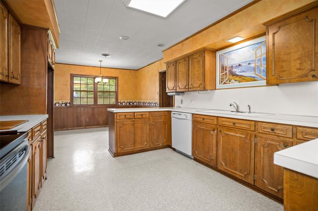 900 Wildbriar Drive, Lufkin, TX 75904