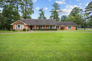 900 Wildbriar Drive, Lufkin, TX 75904