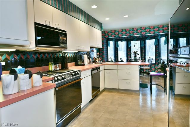 545 Thomas Lane, Girard, OH 44420