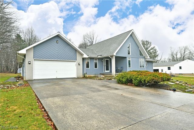 545 Thomas Lane, Girard, OH 44420