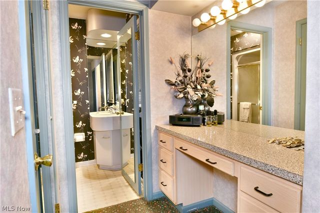 545 Thomas Lane, Girard, OH 44420