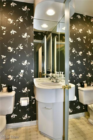 545 Thomas Lane, Girard, OH 44420