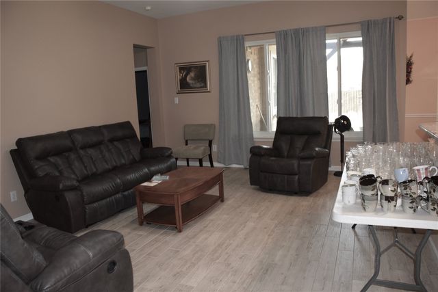 207 Sandpoint Drive, Mansfield, TX 76063