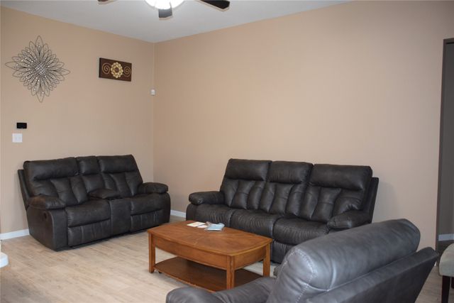 207 Sandpoint Drive, Mansfield, TX 76063