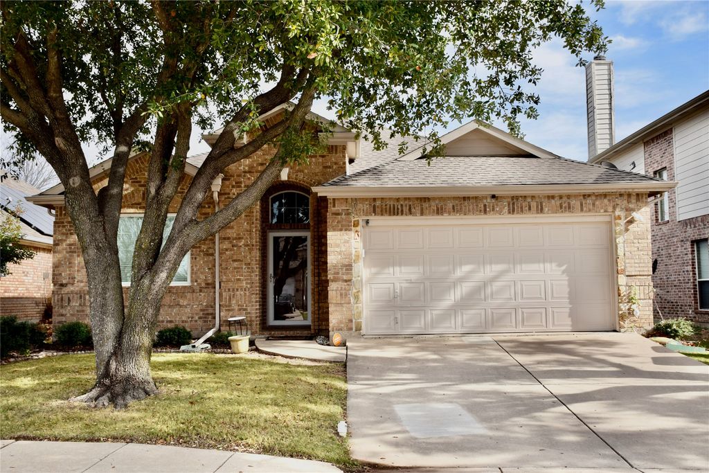 207 Sandpoint Drive, Mansfield, TX 76063