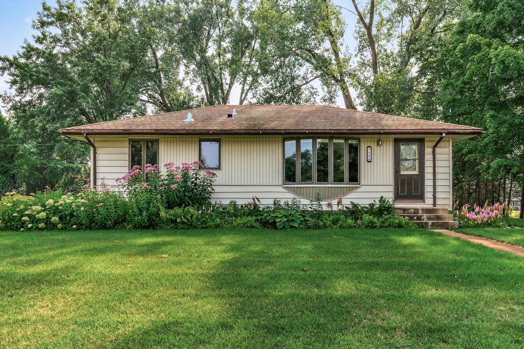 950 112th Avenue NW, Coon Rapids, MN 55448