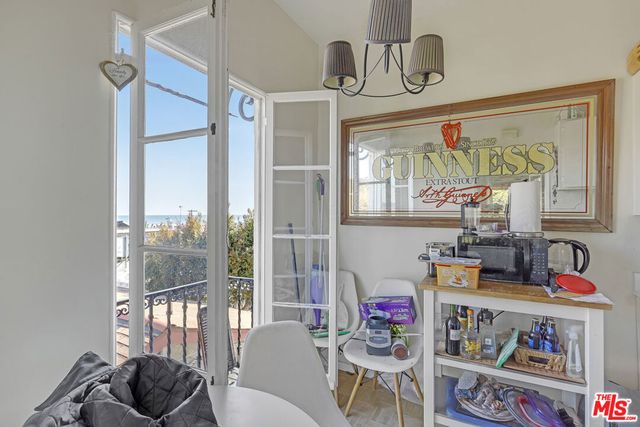 153 W Channel Road, Santa Monica, CA 90402