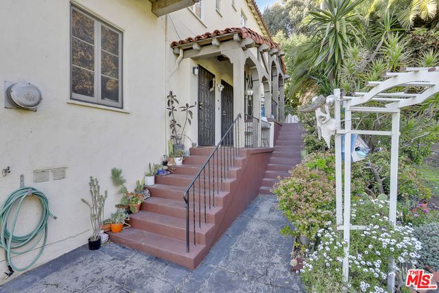 153 W Channel Road, Santa Monica, CA 90402