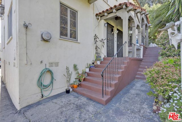 153 W Channel Road, Santa Monica, CA 90402