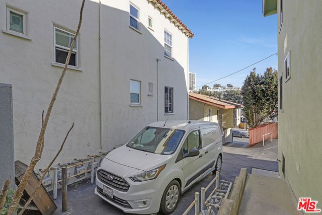 153 W Channel Road, Santa Monica, CA 90402