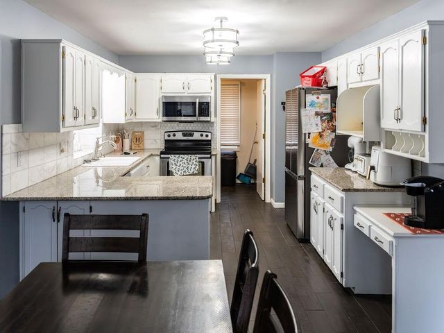 18401 E 26th Street Court S, Independence, MO 64057