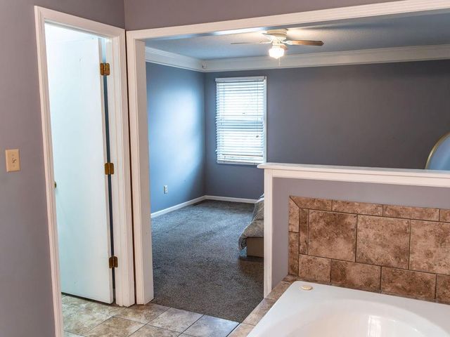 18401 E 26th Street Court S, Independence, MO 64057