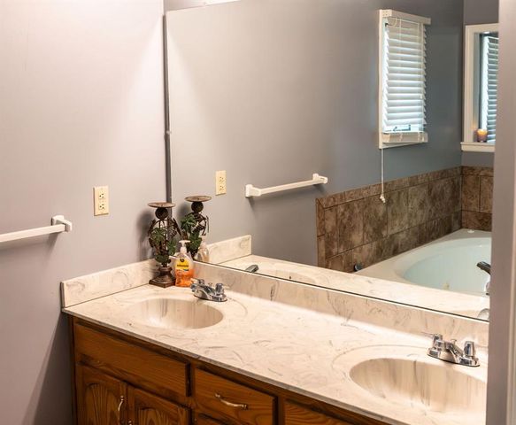 18401 E 26th Street Court S, Independence, MO 64057