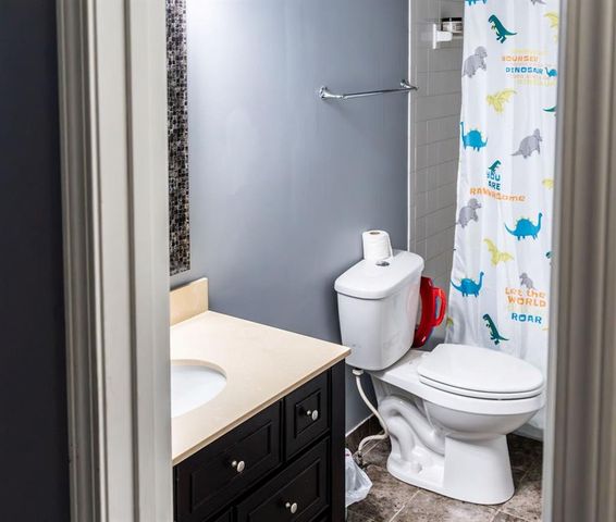 18401 E 26th Street Court S, Independence, MO 64057