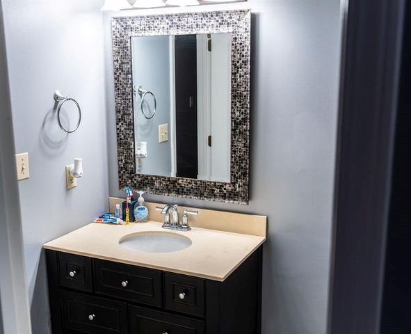 18401 E 26th Street Court S, Independence, MO 64057