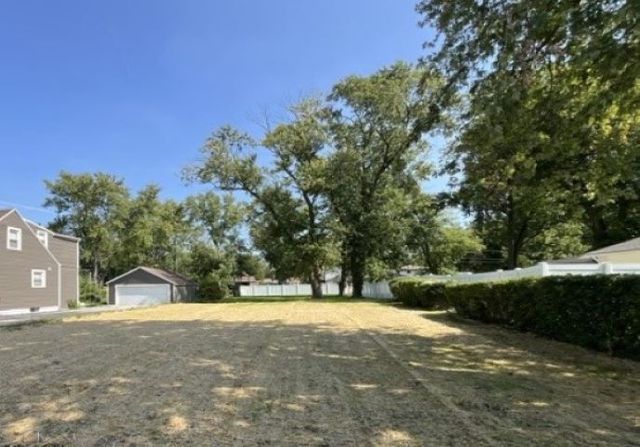 23 N Wabash Avenue, Glenwood, IL 60425