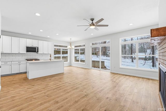 51482 Outer Drive, South Bend, IN 46628