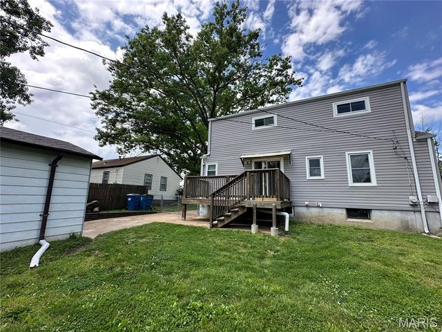 1912 Overland Drive, St Louis, MO 63114