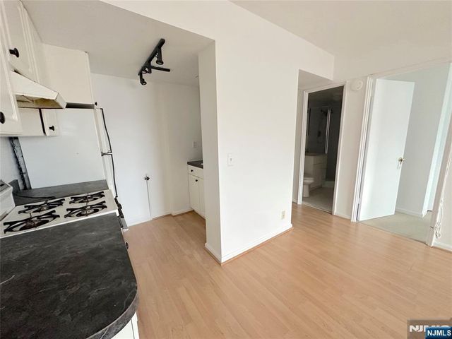 2185 Lemoine 5B, Fort Lee, NJ 07024