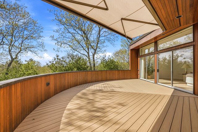 17 Deer Run, Wayland, MA 01778
