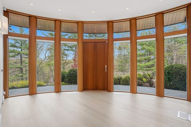 17 Deer Run, Wayland, MA 01778