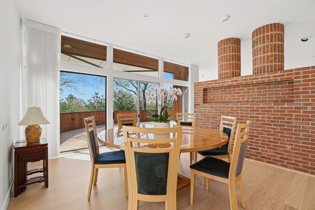 17 Deer Run, Wayland, MA 01778